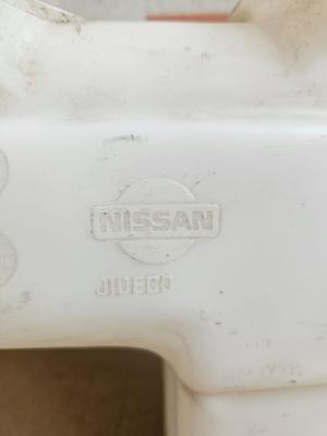 NP300 2008- Бачок омывателя
