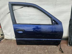 Primera P10E 90-96 Дверь передняя Rh

