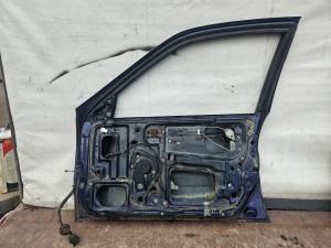 Primera P10E 90-96 Дверь передняя Rh

