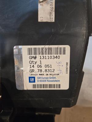 Opel Astra H 2004 Абсорбер бампера центральный 