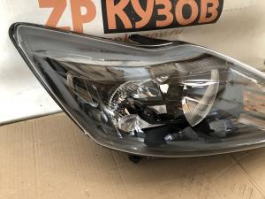 Ford Focus II фара 08-11 RH не ксенон черный фон