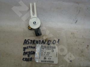 Astra J 2010 Датчик положения педали сцепле
