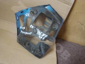 Peugeot 207 2006 Кронштейн Передний на бампер RH
