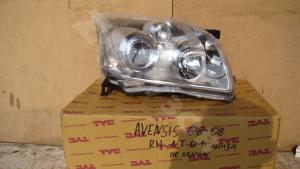 Avensis II 03-08 Фара RH
