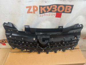 Opel Zafira B 05-12 Решетка радиатора