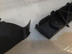 Opel Corsa D 06- Кронштейн задний RH