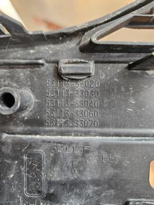 Toyota Camry V70 2017- Навесное на бампер Решетка в бампер