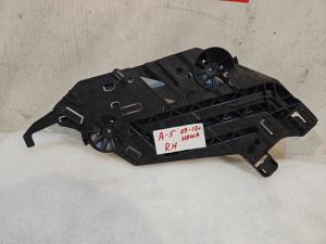 Skoda Octavia A5 1Z 04-13 Кронштейн площадка крепления фары 09-13 Rh