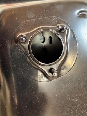 Mitsubishi Pajero Montero 3 V6, V7  00-06 Топливная система Топливный бак