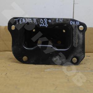 Teana J32 08-13 Кронштейн Переднего усилителя
