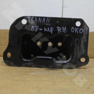 Teana J32 08-13 Кронштейн Переднего усилителя
