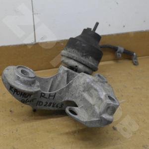 VW Passat [B5] 96-00 Кронштейн двигателя правый
