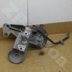 VW Passat [B5] 96-00 Кронштейн двигателя правый
