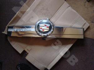 Cadillac Escalade III 2006 Молдинг крышки багажника 
